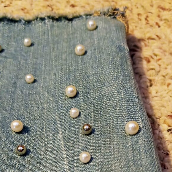 Maurices Blue Denim Capris w/Pearl & Silver Accents Women's Sz 13/14 Frayed Hem - Picture 14 of 16